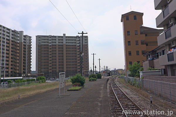 JR久大本線・南久留米駅、プラットホームと周囲の風景