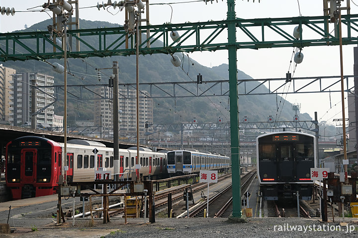 JR九州・鹿児島本線・門司港駅ホーム横の車両留置線