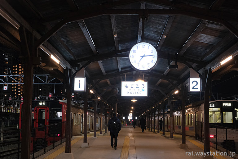 夜汽車の風情溢れるレトロな門司港駅ホーム