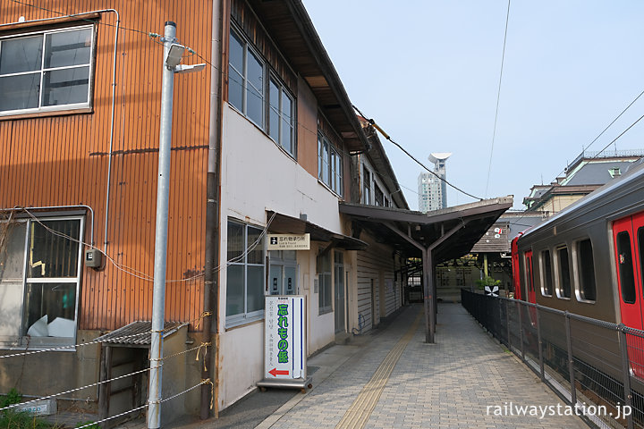 JR九州・門司港駅構内にある木造建築の駅施設