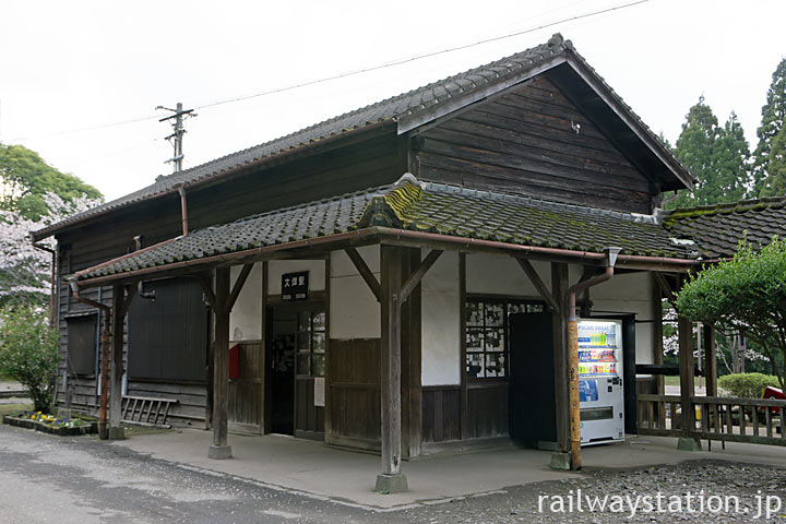 JR九州・肥薩線・大畑駅、明治42年築の木造駅舎が現役