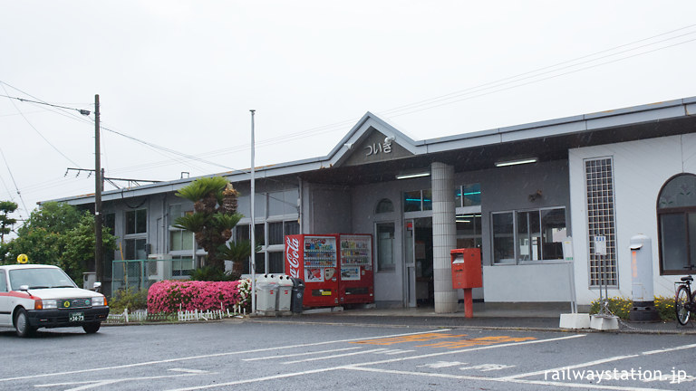 JR九州日豊本線・築城駅、コンクリート平屋の駅舎