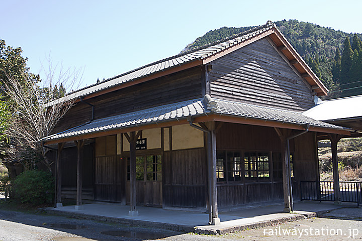 JR九州・肥薩線・矢岳駅、開業の明治42年の木造駅舎