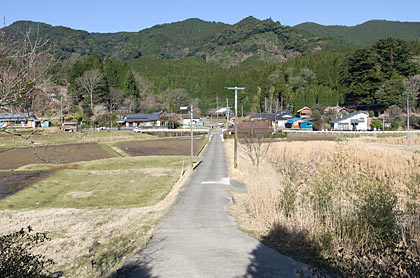 熊本県人吉市、肥薩線・矢岳駅、日本の原風景感じる駅前