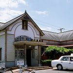 JR四国予讃線・伊予和気駅、平成築の新しい洋風駅舎