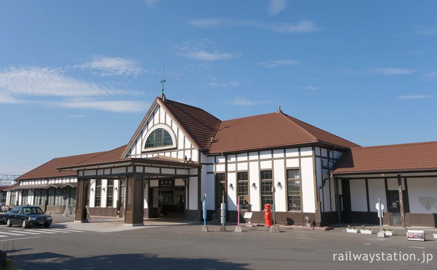 こんぴらさんのお膝元の洋風木造駅舎、琴平駅(JR四国土讃線)