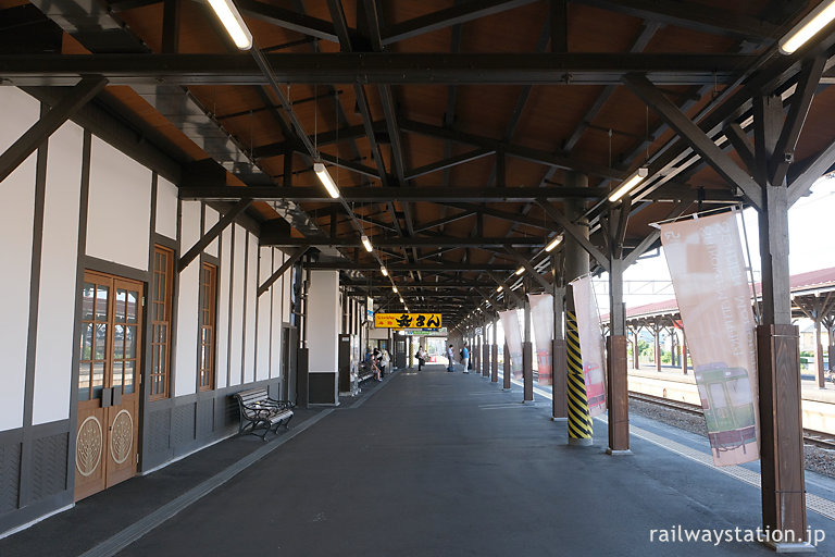 JR土讃線・琴平駅、駅舎に面した堂々たる2番ホーム