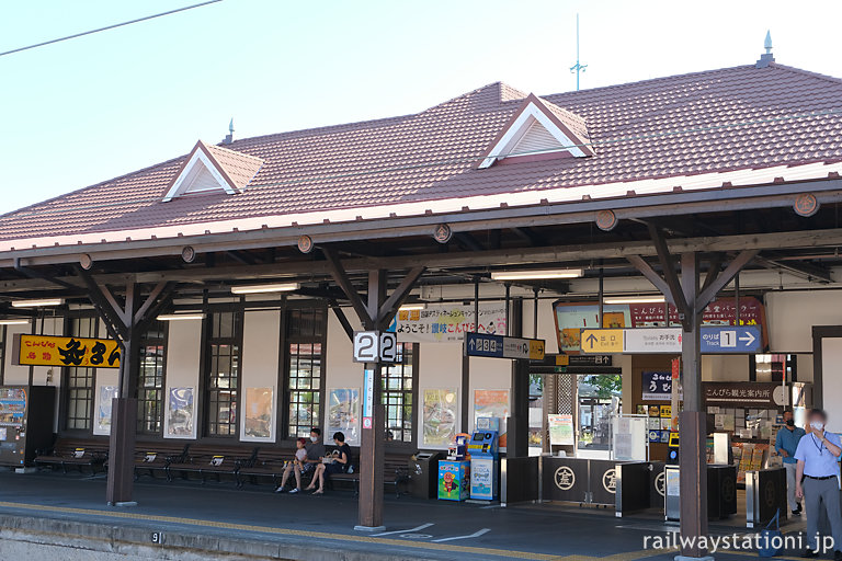 JR土讃線・琴平駅、大正築の洋風駅舎ホーム側の風景