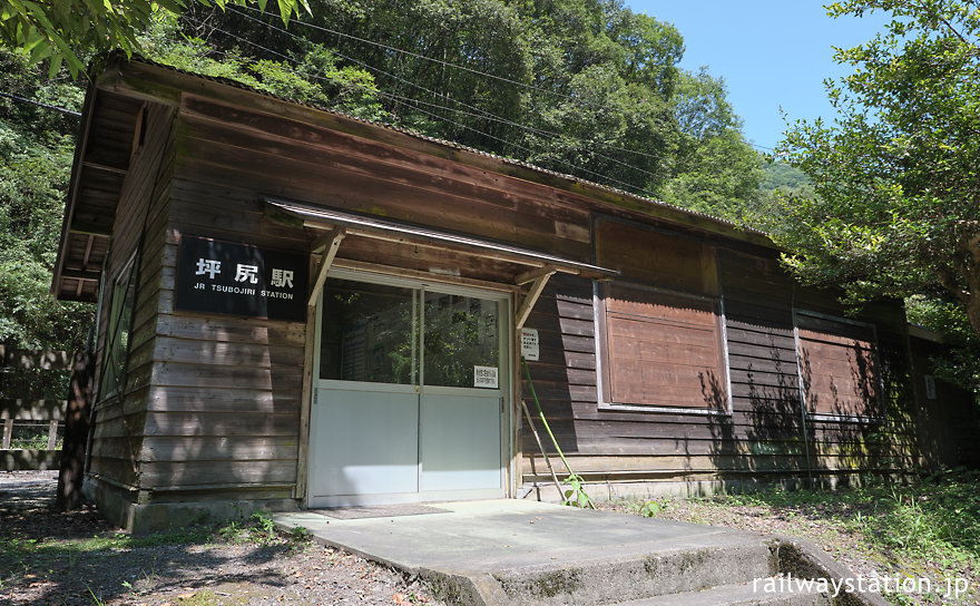 土讃線・坪尻駅、今やJR四国唯一となった純木造駅舎が残る