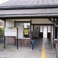 JR東海・名松線・家城駅、古い木造駅舎が現役