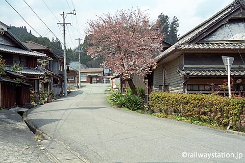 三重県・美杉村、JR名松線の終点・伊勢奥津駅、のどかなローカル線のムード漂う駅前