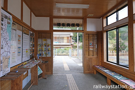 名松線・伊勢奥津駅新駅舎、地元の杉を使った木造駅舎風