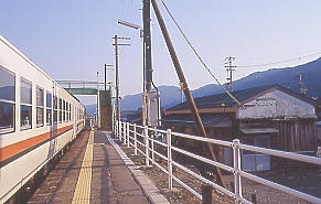 夕刻、高山本線、萩原町にある上呂駅に降り立った。