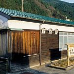 岐阜県萩原町、高山本線・上呂駅、昭和初期からの年月が染み付く木造駅舎。
