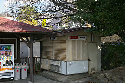 JR東海・武豊線・亀崎駅にあったキオスクの小屋(2008年)