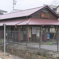 明治19年1年築の日本最古の現役駅舎、武豊線・亀崎駅