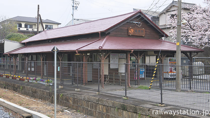 武豊線・亀崎駅、明治19年築の日本最古のとされる現役駅舎