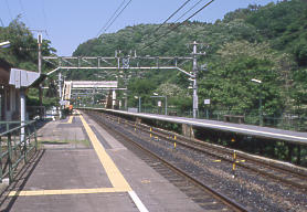 JR東海・中央本線(中央西線)の秘境駅、古虎渓駅のプラットホーム