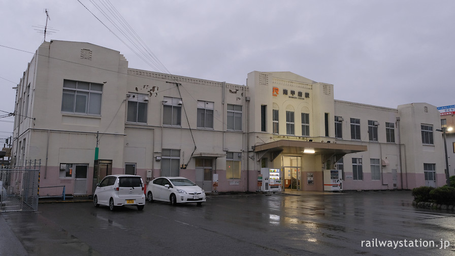 JR東海身延線・南甲府駅、富士身延鉄道の本社が置かれた堂々たる駅舎