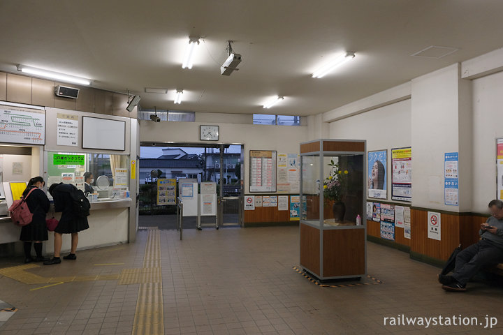 JR東海身延線・南甲府駅、待合室にはみどりの窓口も