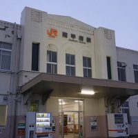 JR東海身延線・南甲府駅、昭和築の重厚なビルディング駅舎