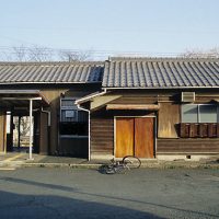 JR東海・飯田線・野田城駅、昭和7年築の木造駅舎が現役