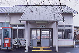 愛知県・半田市にあるJR東海・武豊線の乙川駅、古い木造駅舎