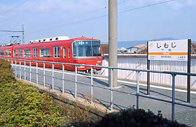 JR飯田線の下地駅を通過する!?名鉄名古屋本線の列車