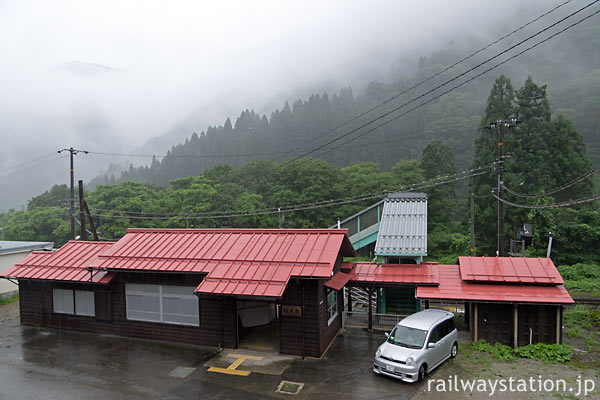 JR高山本線・杉原駅、県境に近く秘境駅の趣き