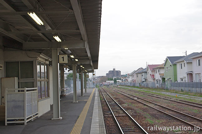 JR東海・武豊線の終点・武豊駅ホームと側線