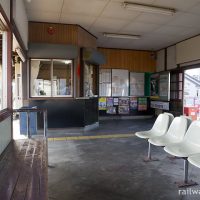 JR参宮線・田丸駅の駅舎、待合室と窓口