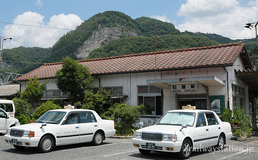 岡山県新見市、JR西日本・伯備線・石蟹駅。開業の昭和3年以来の木造駅舎