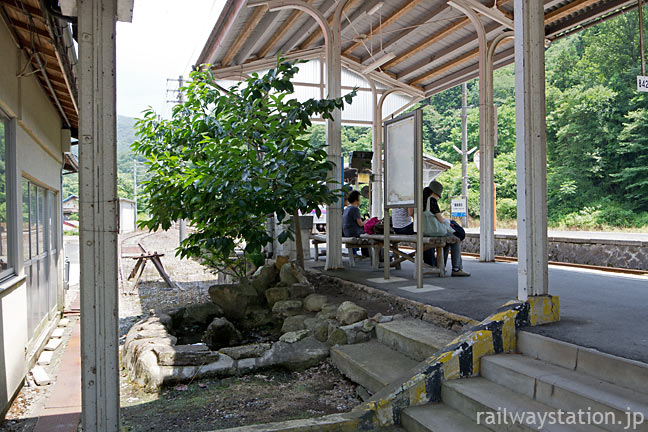 芸備線と木次線の接続駅・備後落合駅にある枯池