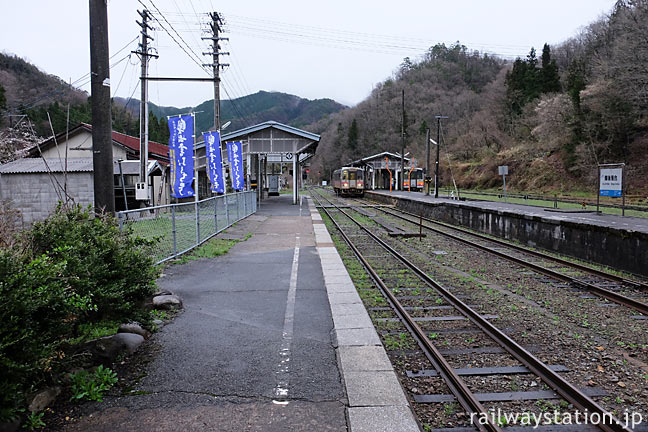 木次線と芸備線の接続駅・備後落合駅、寂れた広い構内