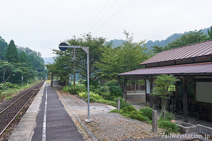 因美線・知和駅、一面一線のホーム