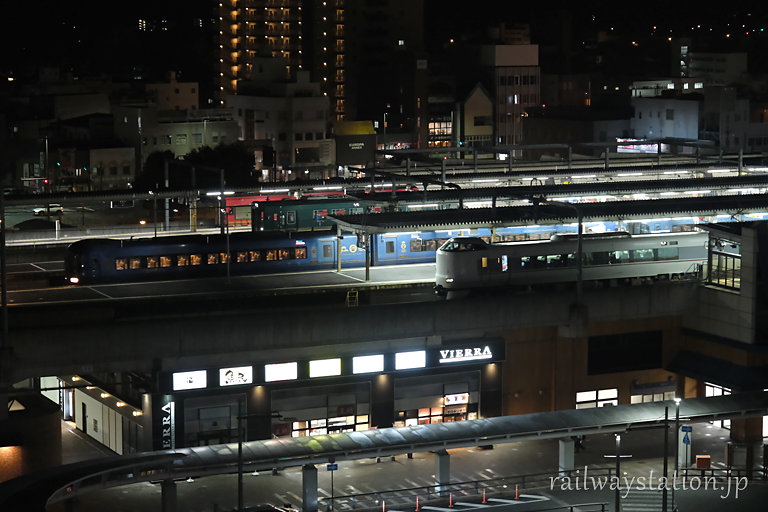 現アパホテル京都福知山駅前から眺めるトレインビューと駅の夜景