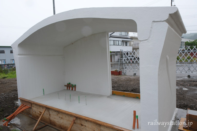 JR紀勢本線(きのくに線)初島駅、工事中の3Dプリンター駅舎