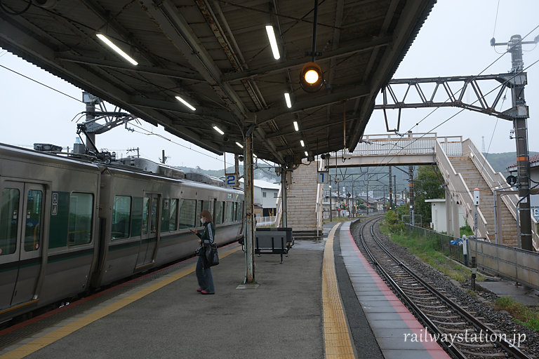 JRきのくに線(紀勢本線)初島駅プラットホーム。