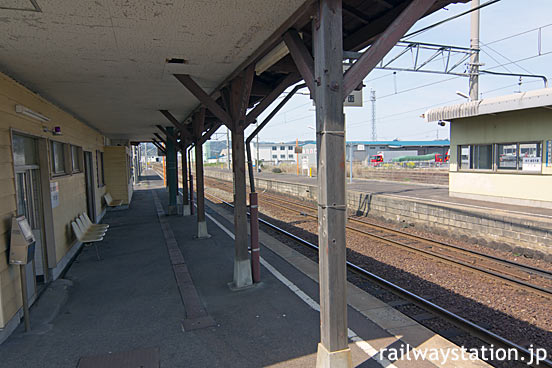 JR西日本・山陰本線・東松江駅、駅舎ホーム側とプラットホーム