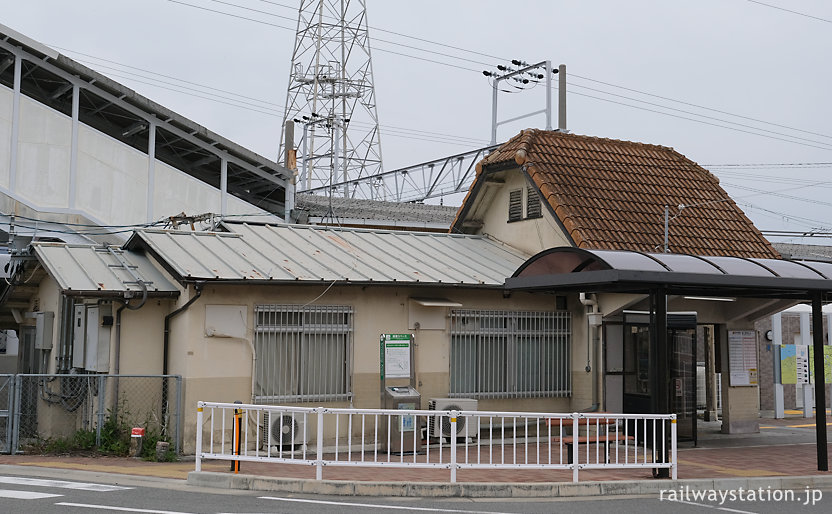 阪和線・東佐野駅の木造駅舎、駅舎側面