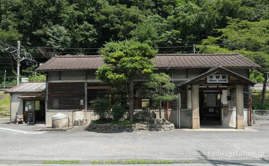 JR西日本・伯備線・方谷駅、昭和3年築の木造駅舎(岡山県高梁市)