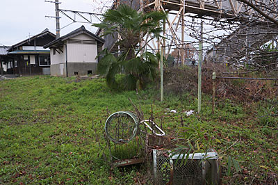 JR桜井線・櫟本駅隣の廃れた公園