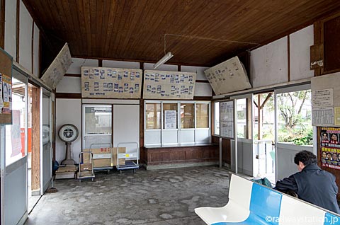 JR三江線・因原駅、待合室内の窓口跡