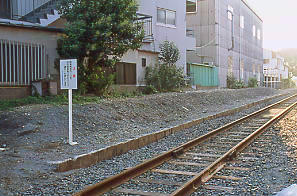 JR西日本・和田岬線、鐘紡前駅の廃駅跡。プラットホームの跡が残る。