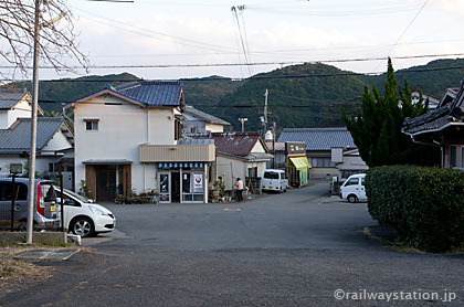 紀勢本線、那智勝浦町の紀伊浦神駅前