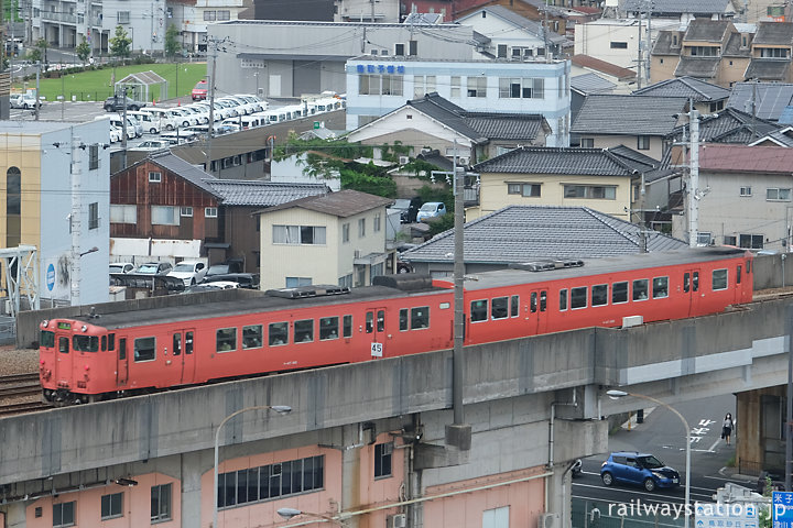 JR西日本山陰本線・鳥取駅付近を走る国鉄型キハ40系(キハ47形)気動車