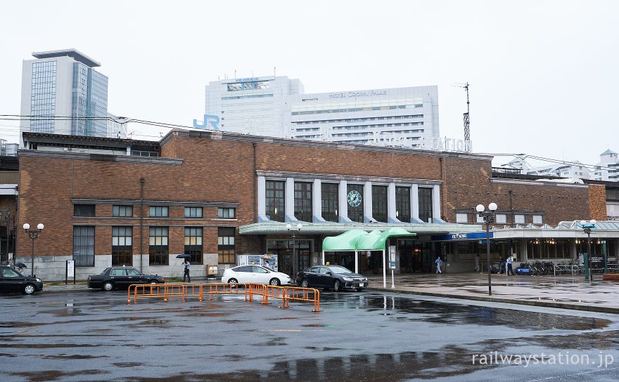 JR西日本・東海道本線・山陽本線の神戸駅、昭和9年築の洋風駅舎