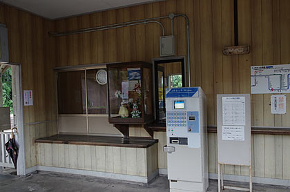 JR山陽本線・神代駅、窓口跡と自動券売機