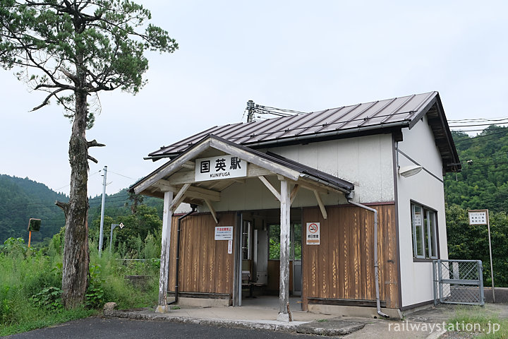 JR西日本因美線・国英駅、半分の大きさに改修された木造駅舎