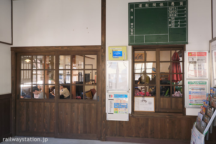 JR小浜線・松尾寺駅、駅舎カフェ「サロン・ド・流々亭（るるてい）」